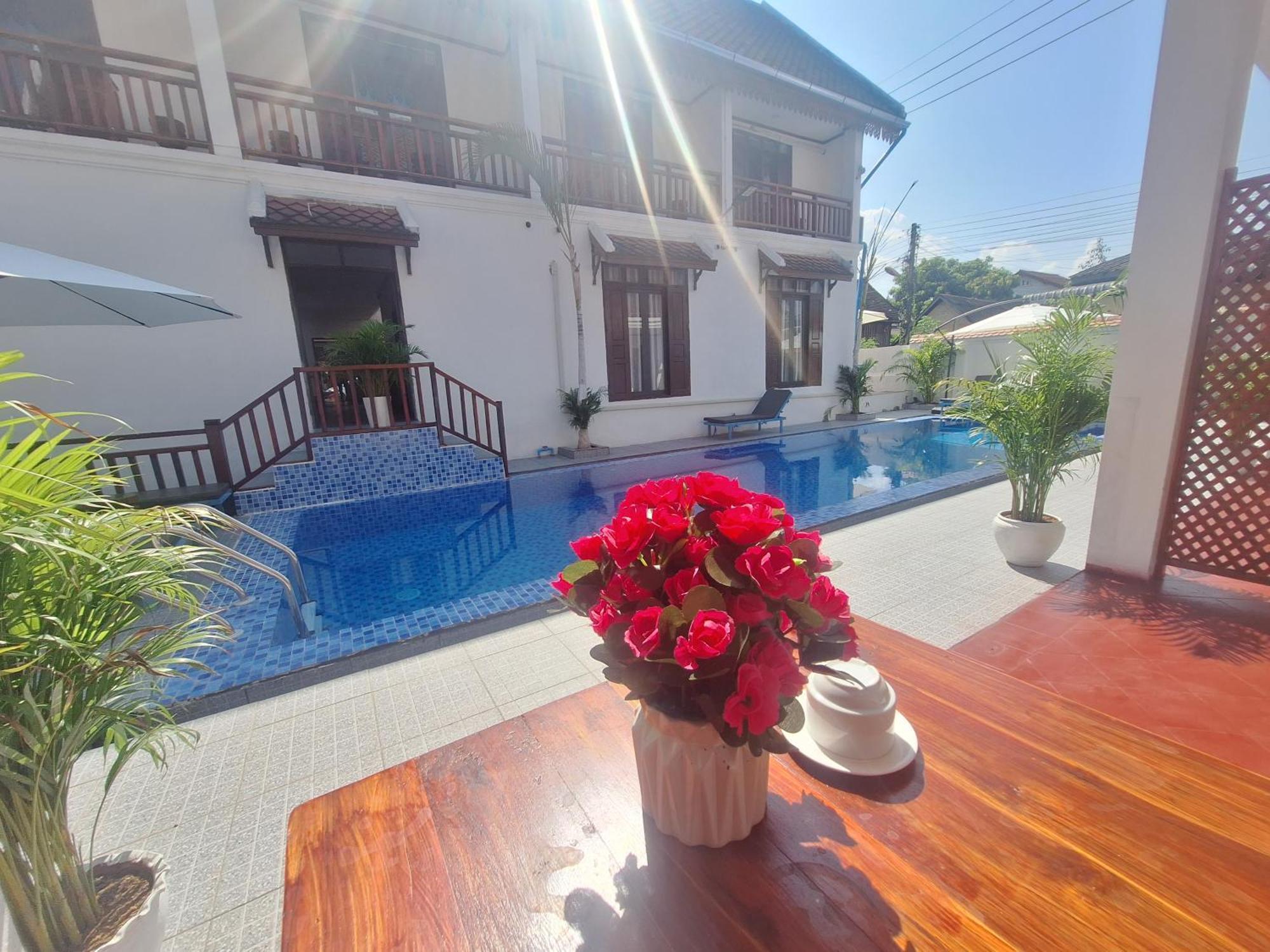 Luang Prabang Pavilion Hotel & Travel Bagian luar foto