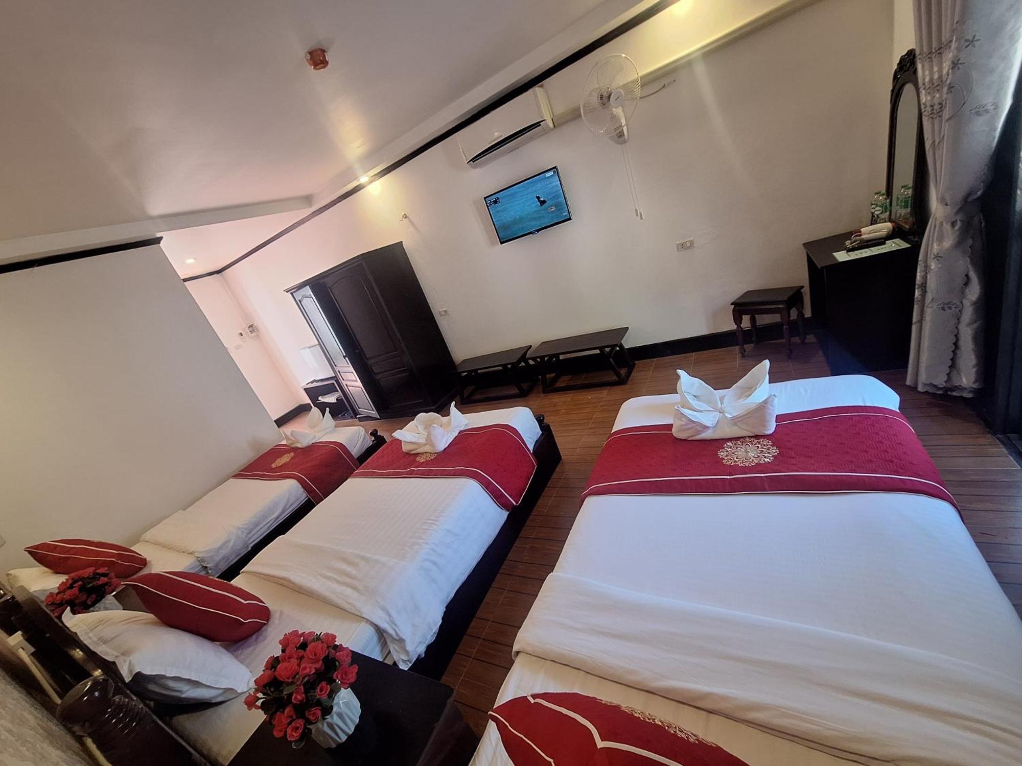 Luang Prabang Pavilion Hotel & Travel Bagian luar foto